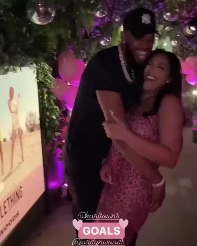 （唐斯打游戏）这手真大！唐斯会玩儿啊