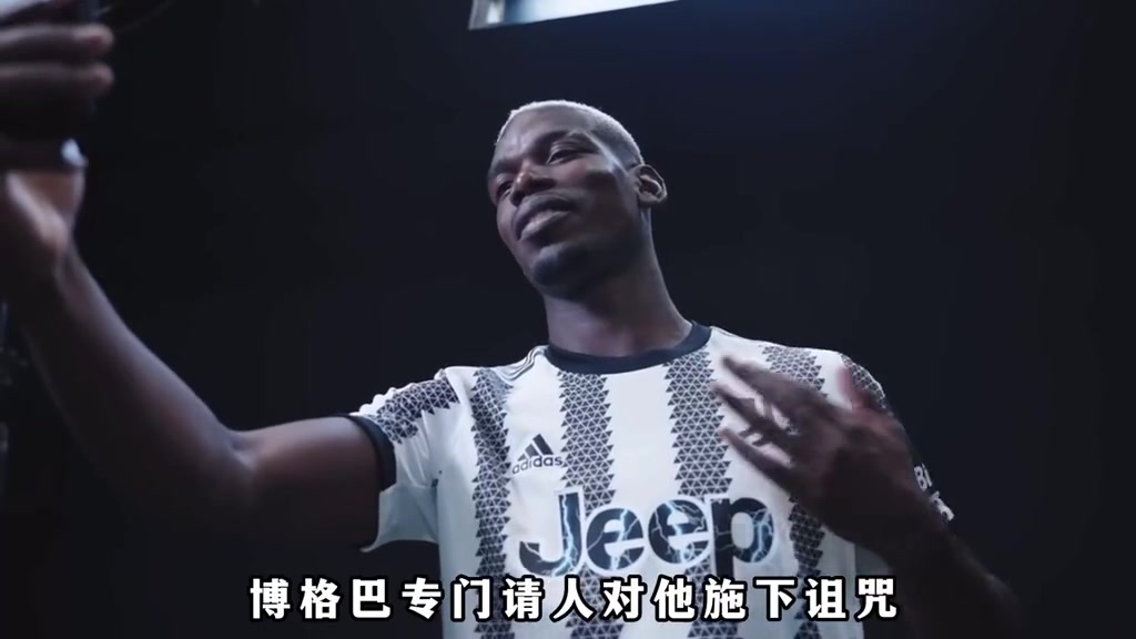 唯美慢放！东契奇和女友一齐坠入泳池