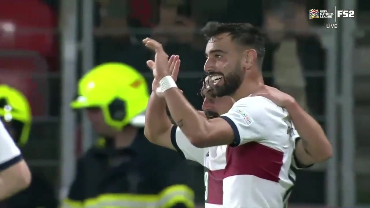 （霍华德在湖人）湖人夺冠后，霍华德回到家乡举办了一场庆祝派对