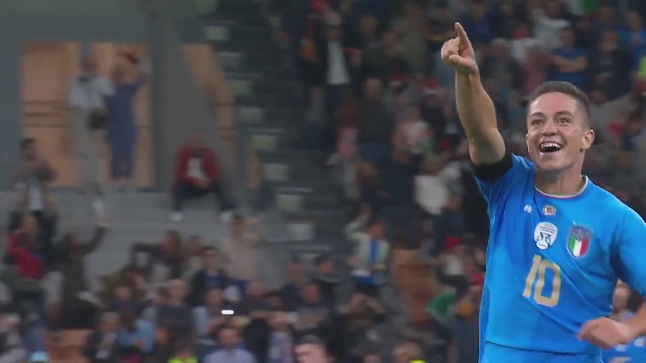 （这年轻人的突破背影 会让你瞬间想起谁）这年轻人的突破背影 会让你瞬间想起谁？