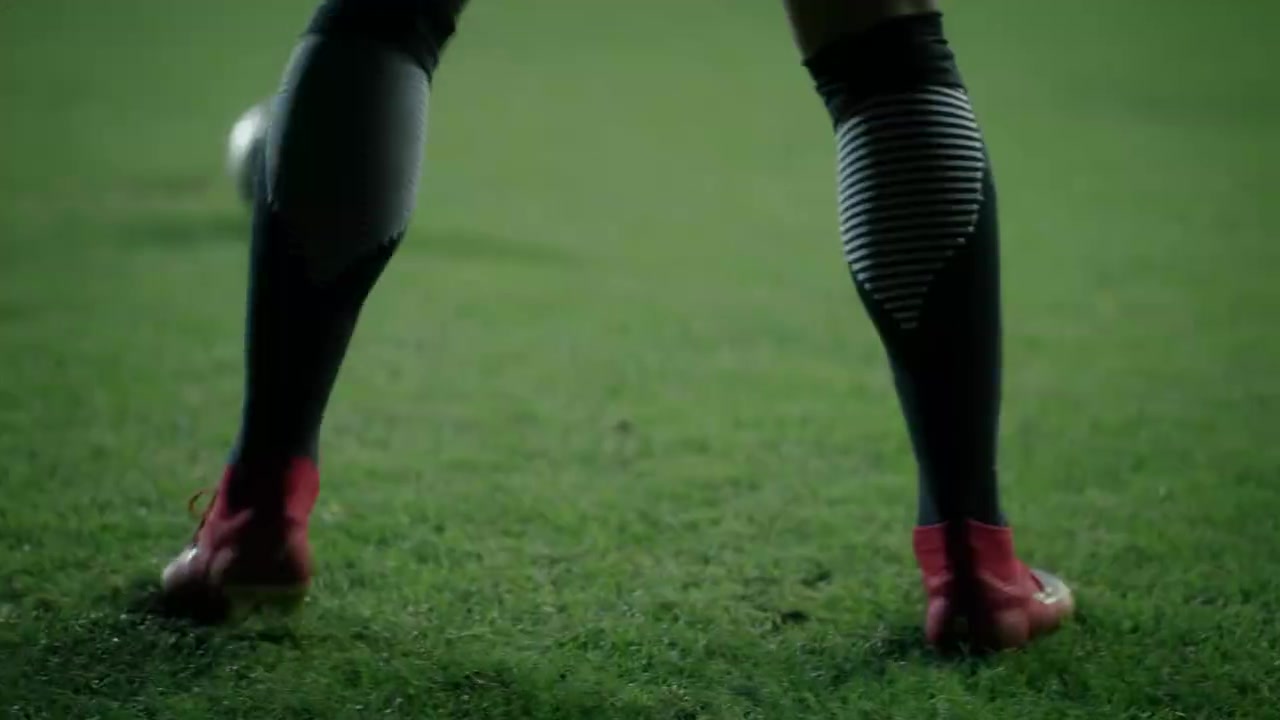 (格里芬合照)像不像?格里芬转发一位和他长相酷似的网友的搞笑视频