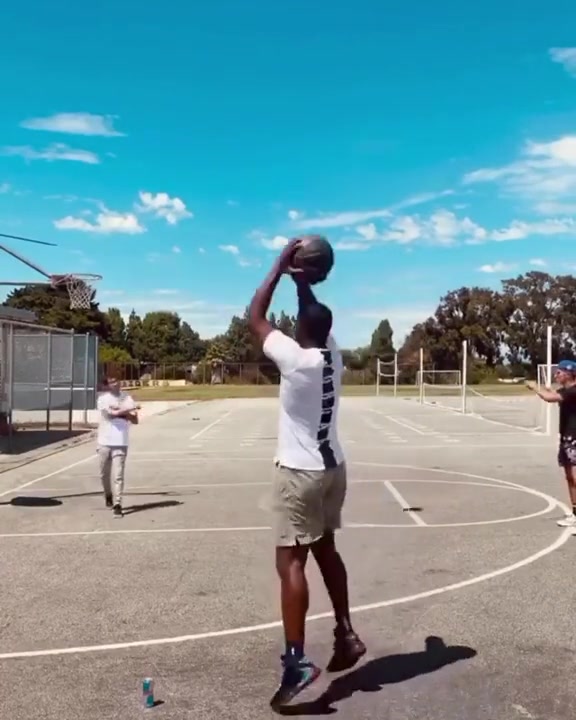 （邓肯骂骂咧咧离开了这个场面）邓肯骂骂咧咧离开了这个场