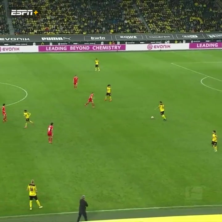 太恐怖了！哈兰德德甲上演生吃名场面（哈兰德生吃对手）