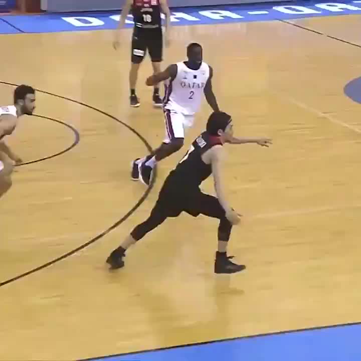 每球都很夸张！FIBA官推发布国际赛场十大不可思议进球