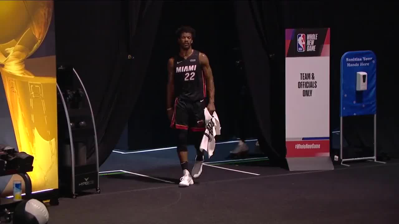 （今天最强男人!巴特勒独自走回更衣室了吗）今天最强男人！巴特勒独自走回更衣室