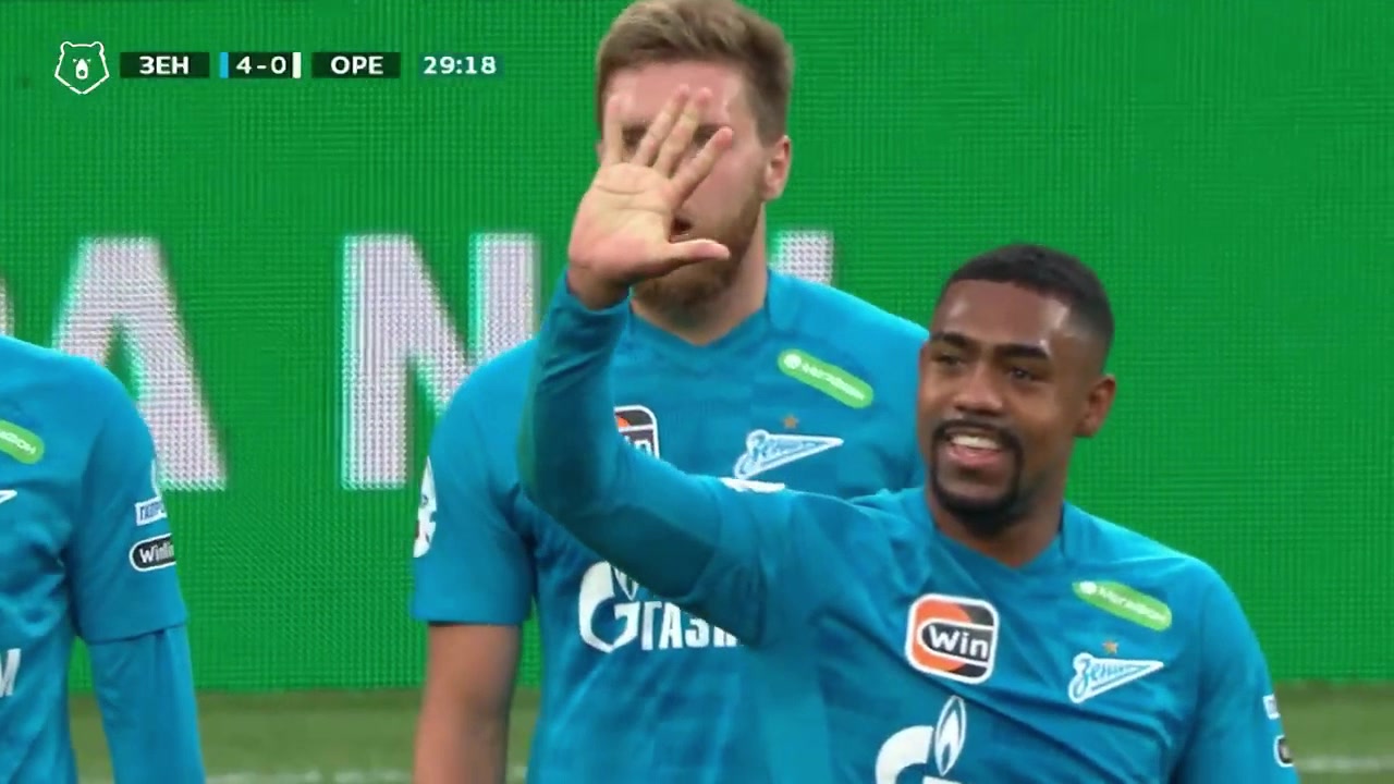 （下载篮球直播吧）直播吧斩获软件园篮球赛冠军：刺客24+16 西瓜19分