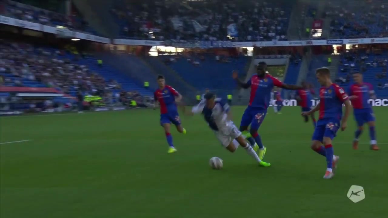 （黄荣奇现在在哪个队）黄荣奇这一扣有威少那味儿了吗？