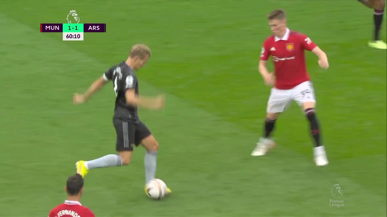 （网络上刺蜜是什么意思）真爱粉！一位刺蜜纹身