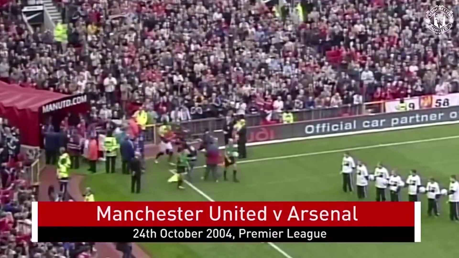 高中生高难飞扣引爆全场！但白衣服球员动作太脏了！