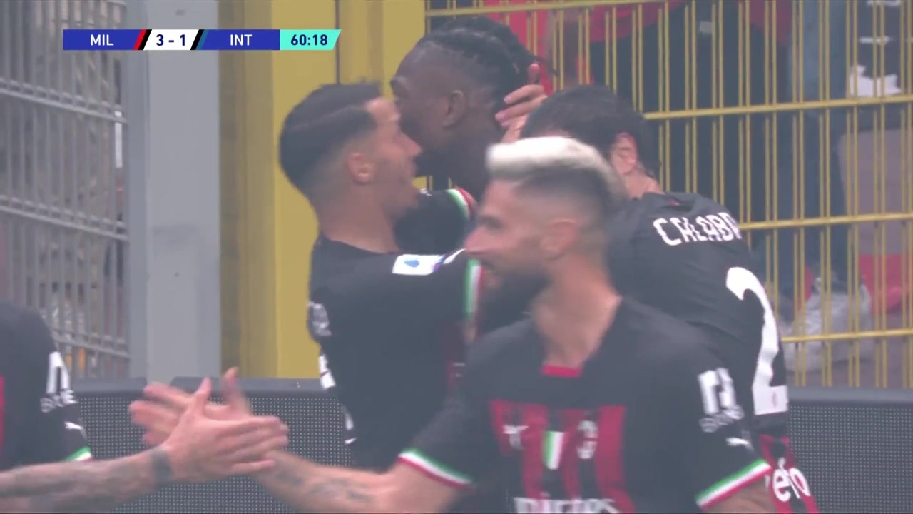 （废的充电宝有什么用）高难度！废了几个充电宝了？小伙子这力量太强了吧