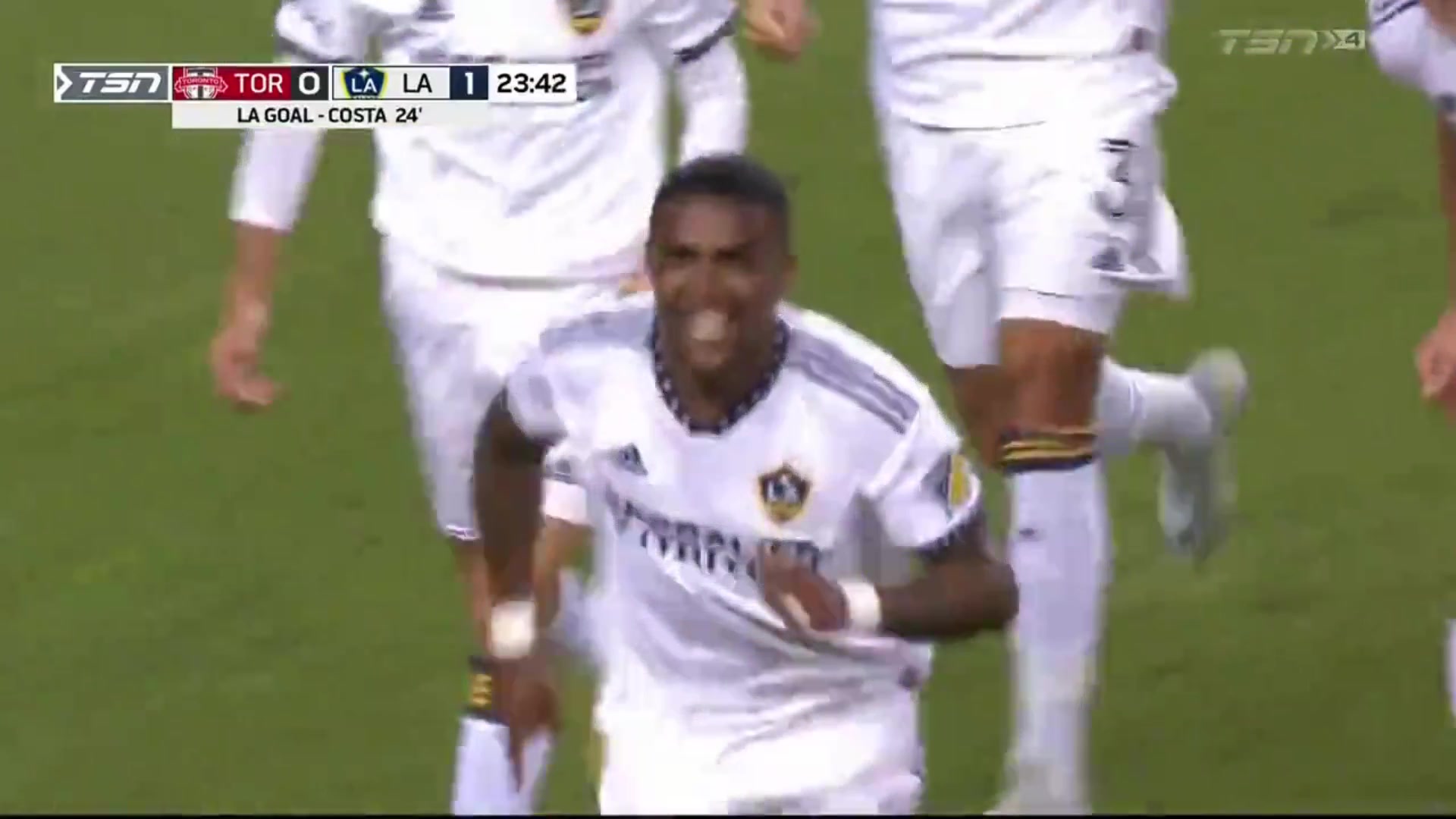 无解破门！道格拉斯-科斯塔美职联任意球直挂死角（道格拉斯.科斯塔）