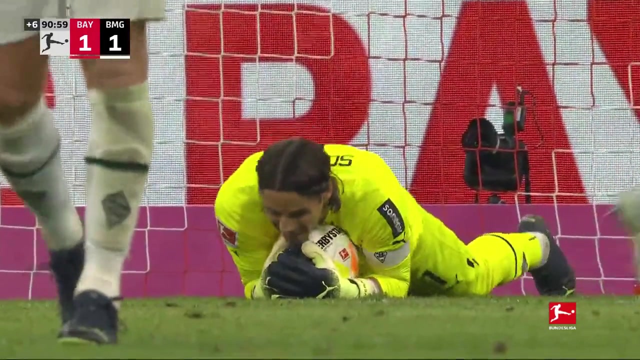 超神！索默对阵拜仁19次扑救 扑马内两连击&拒萨内单刀（索默集锦）