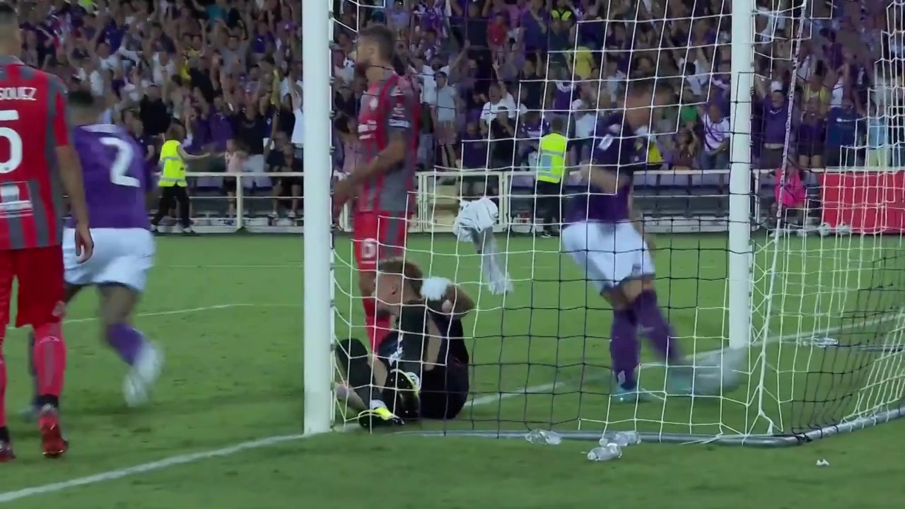 超级巨大失误送对方绝杀!国米外租门将拉杜接球抱进门里(国米 拉杜)