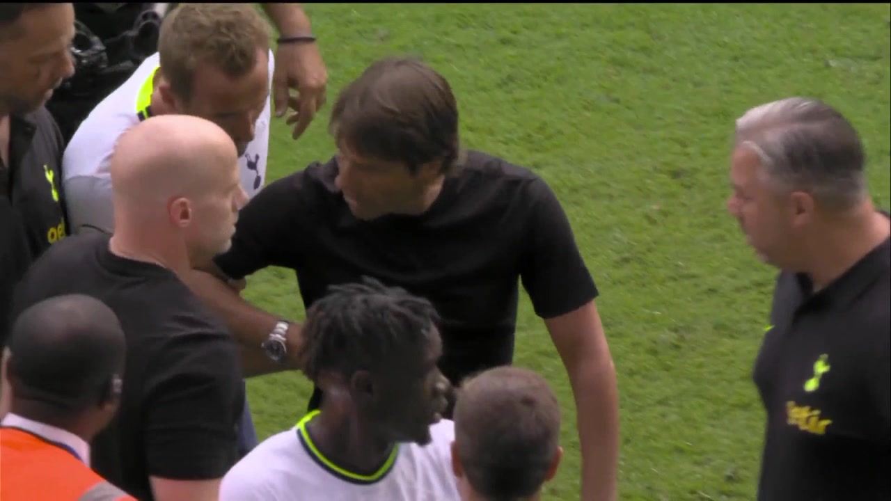 双双染红！赛后图赫尔与孔蒂握手时再起冲突（孔蒂 图赫尔）