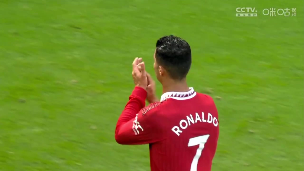 C罗&滕哈赫致谢球迷，老板失望离场（c罗个人资料）