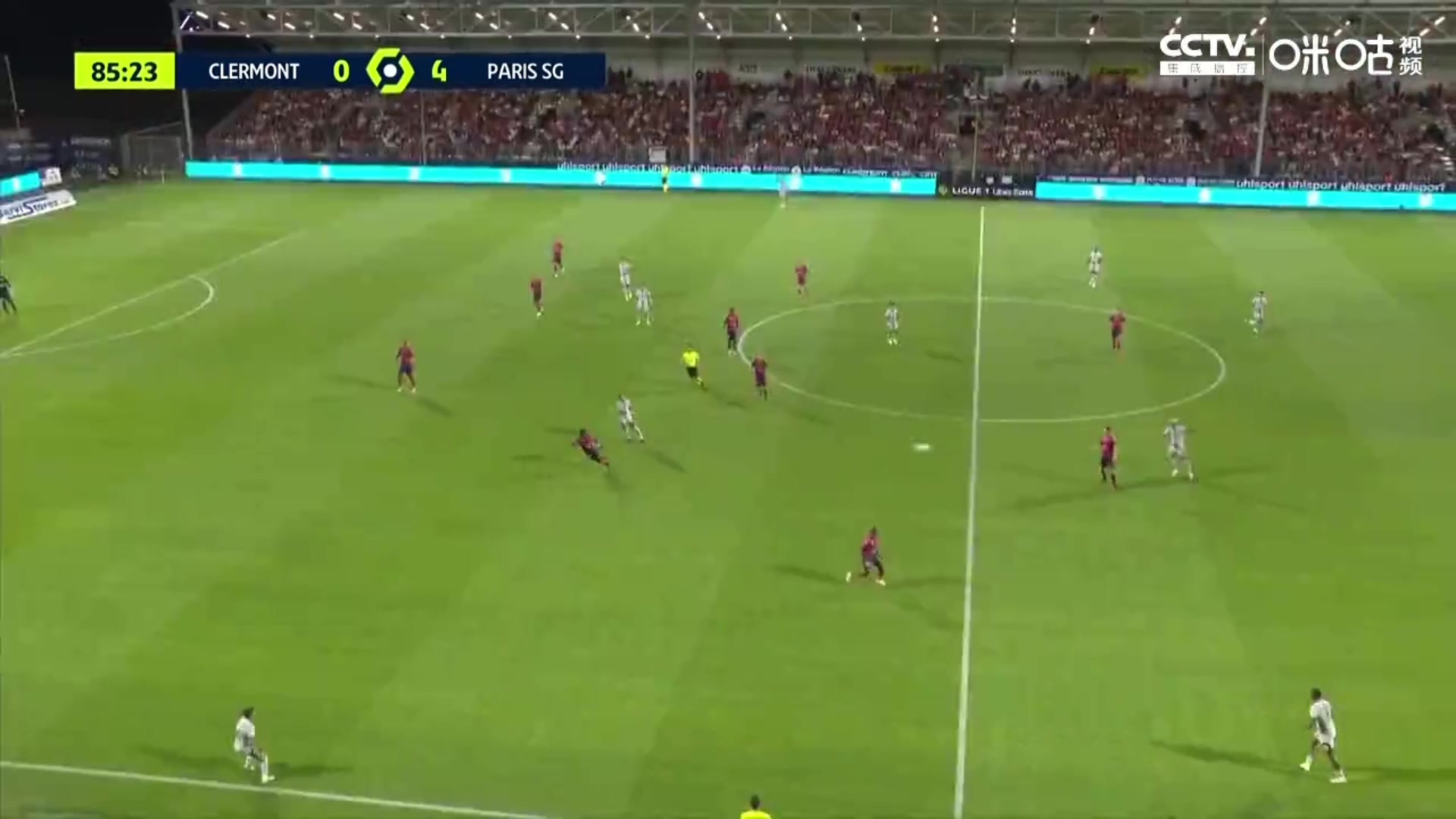 太秀了！！梅西胸部停球 倒钩射门入网