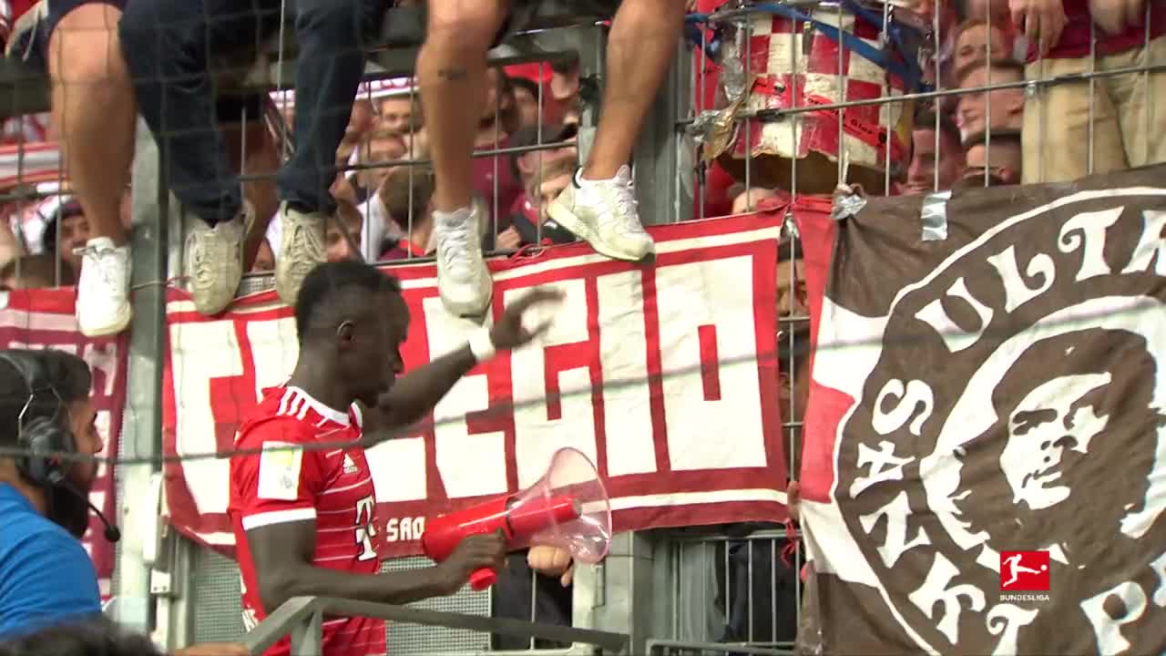 大胜法兰克福！马内赛后手持喇叭 与球迷一起庆祝（马内马内）