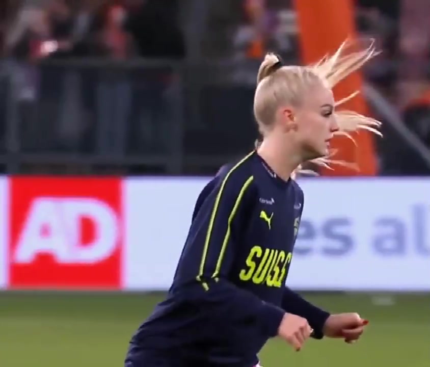 水灵灵！西汉姆女足、瑞士国脚阿丽莎-莱曼（瑞士女足 阿丽莎.莱曼）