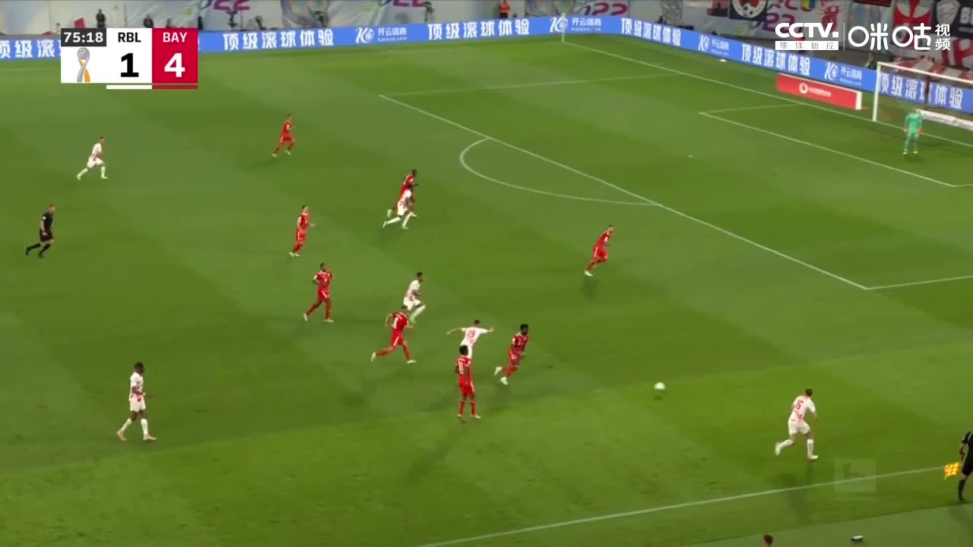 点球机会！奥尔莫禁区被帕瓦尔铲倒 恩昆库主罚点球破门（奥尔汗·帕穆克）