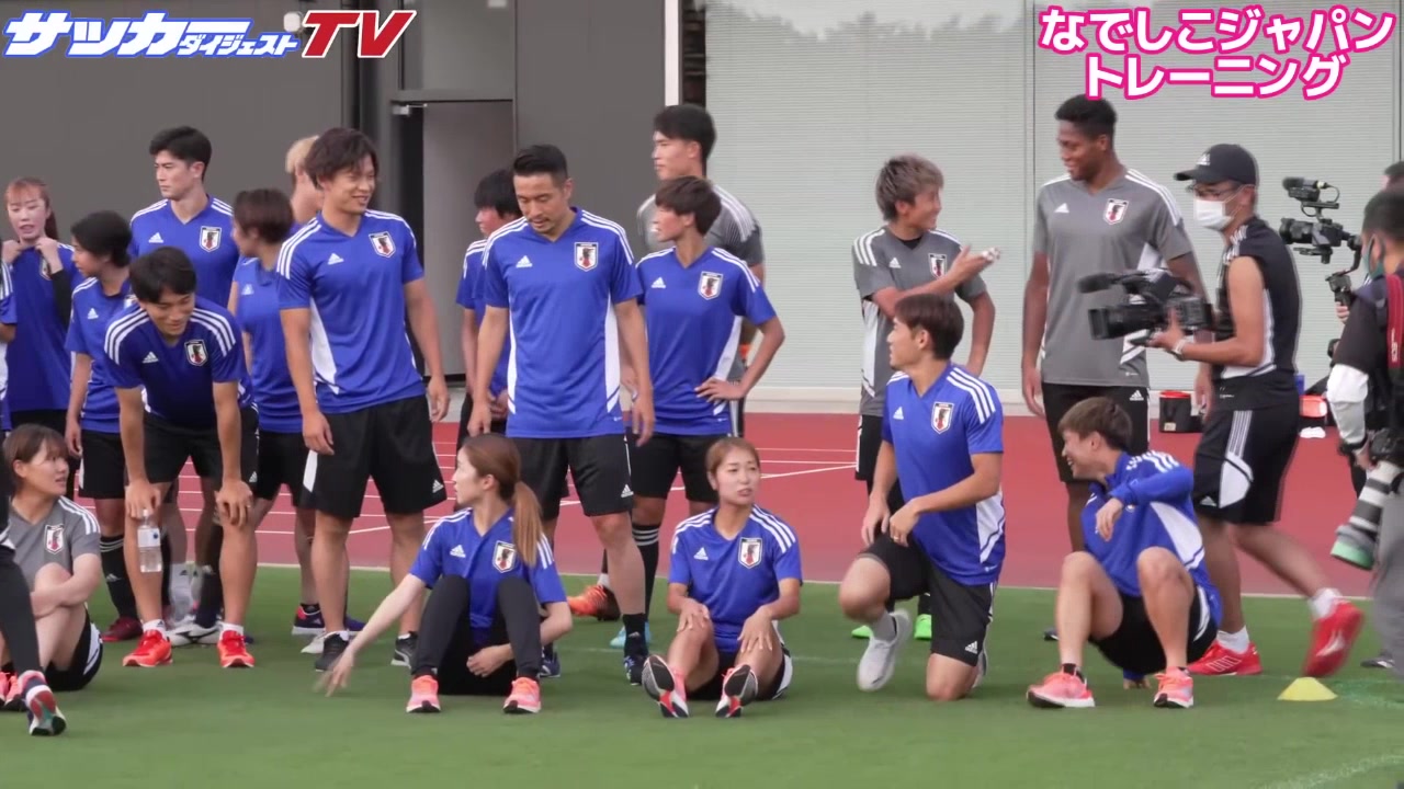 怕啥呢？清水梨纱让日本男足球员坐自己旁边合影（清水梨纱 u20亚运会）