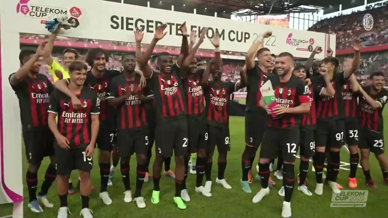 【集锦】热身赛-吉鲁双响+杂耍进球 AC米兰2-1胜科隆获电信杯（ac米兰签下吉鲁）