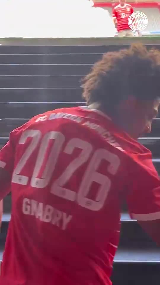 拜仁官方视频：格纳布里续约至2026（拜仁精选格纳布里）