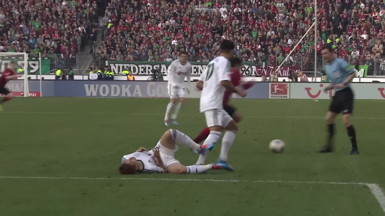 韩国球迷：令人作呕！孙兴慜在德甲被埃姆雷·詹撞翻（孙兴慜 韩国球迷）