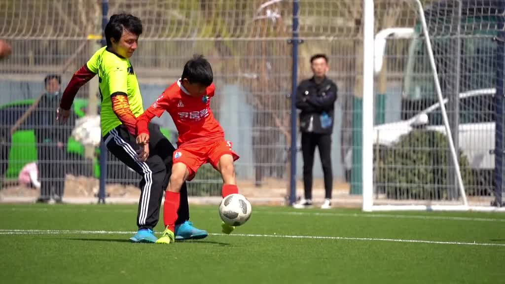 足球小将vs香河潮白 看小将对抗校队球员和现役职业球员（足球小将和和）