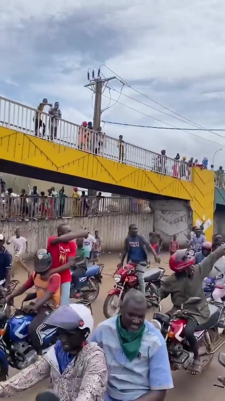 你们的王来了！看看博格巴在几内亚的超凡待遇（博格巴是几内亚）