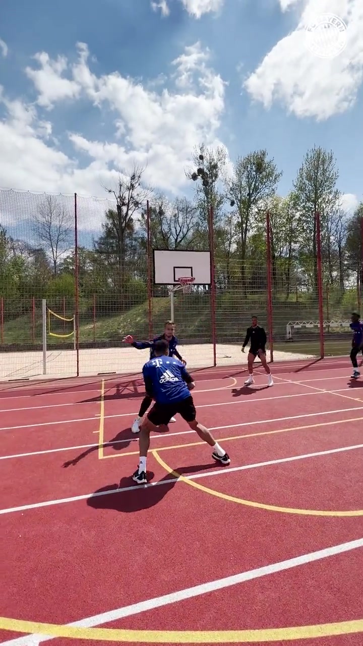 拜仁小库里？穆西亚拉这篮球水平如何？（穆西亚拉集锦）