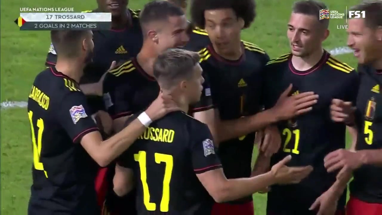 无解神仙球！特罗萨德逆天弧线球兜射直挂死角（特罗萨萨纳）