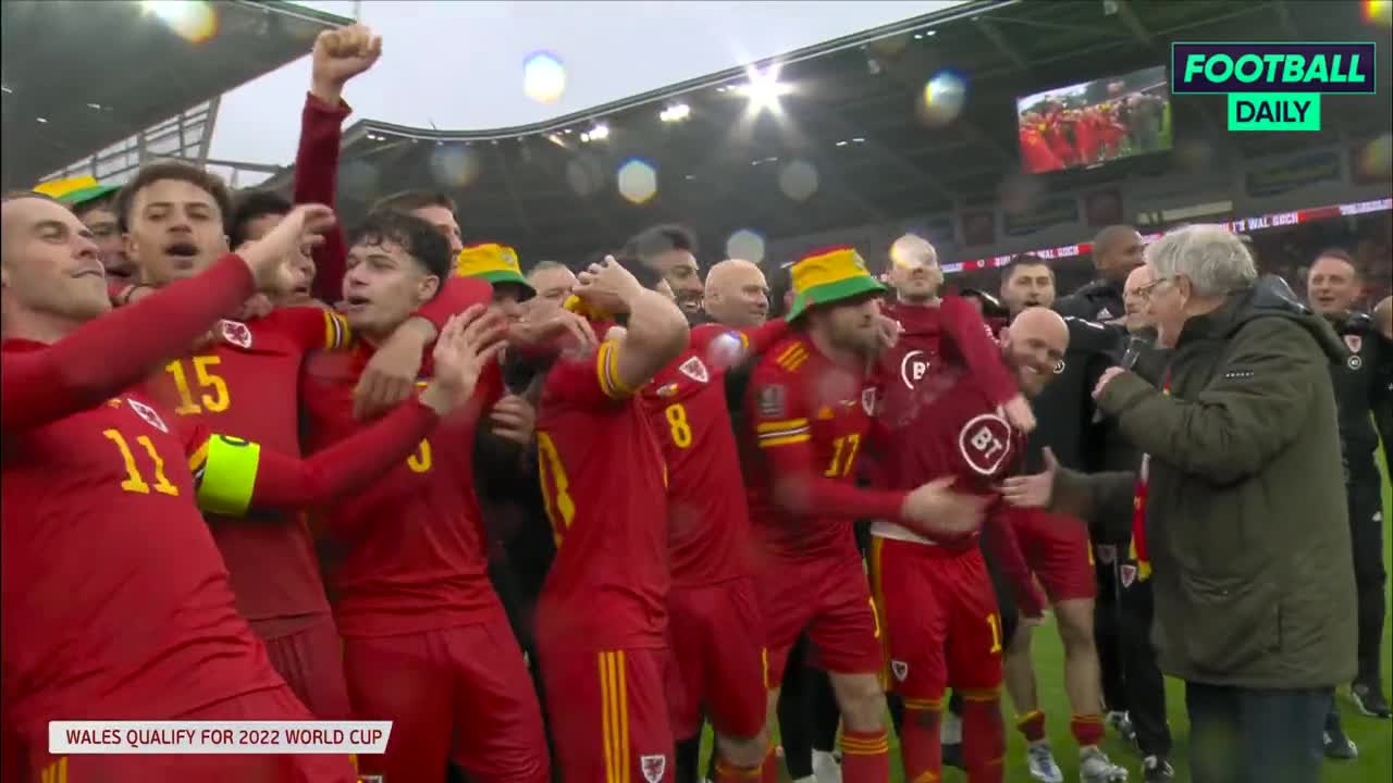 威尔士晋级世界杯正赛 贝尔笑得真的很开心