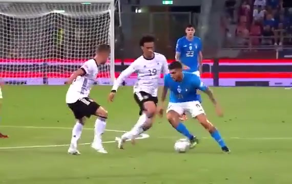 骚！佩莱格里尼连续穿裆基米希、格雷茨卡（佩菜格里尼）