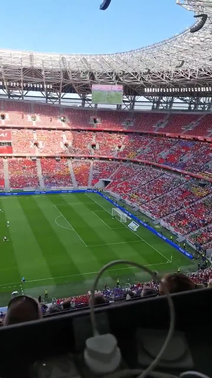 英格兰球员跪地被匈牙利球迷狂嘘（英格兰球员跪地被匈牙利球迷狂嘘的视频）