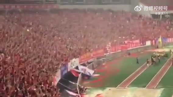 唏嘘！感受下当年重庆队的主场氛围（重庆队主场在哪里）