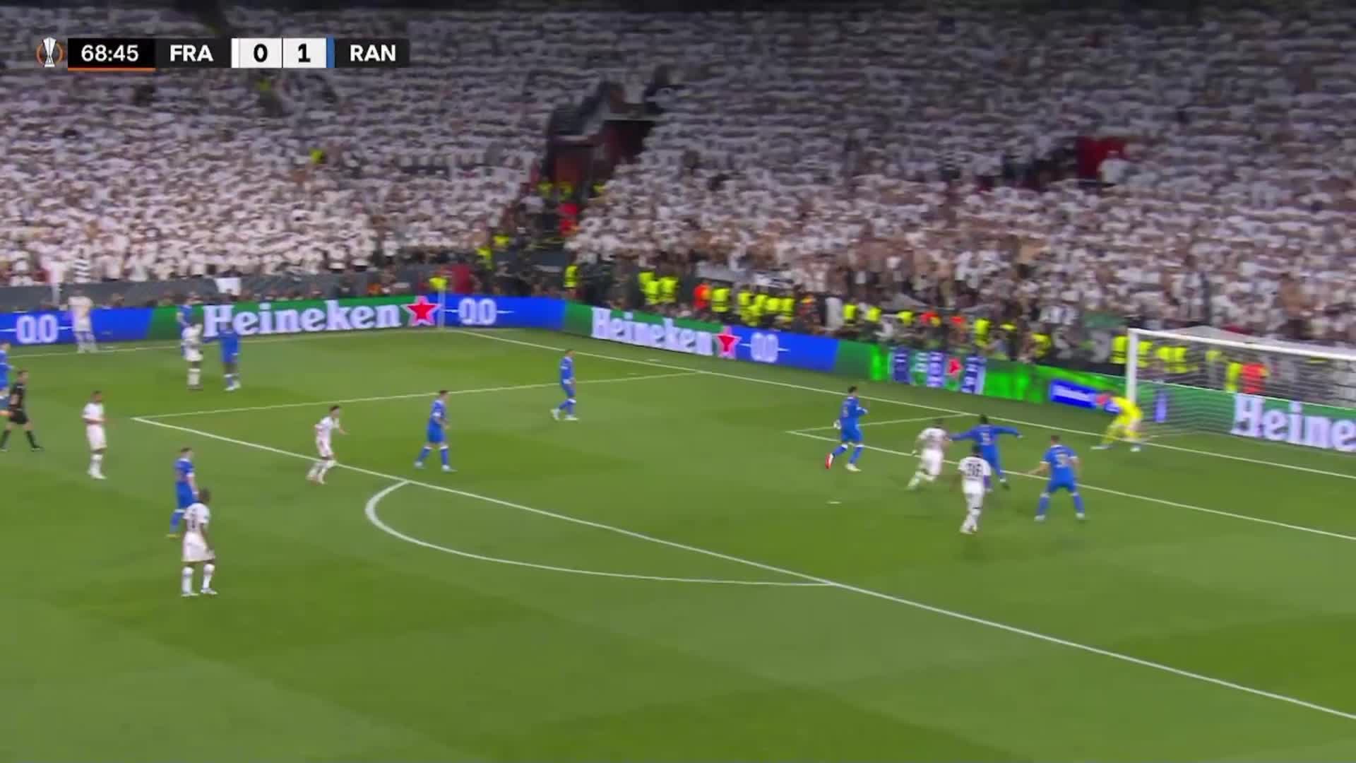 法兰克福1-1扳平比分！科斯蒂奇助攻 博雷门前抢点破门（法兰克福队）