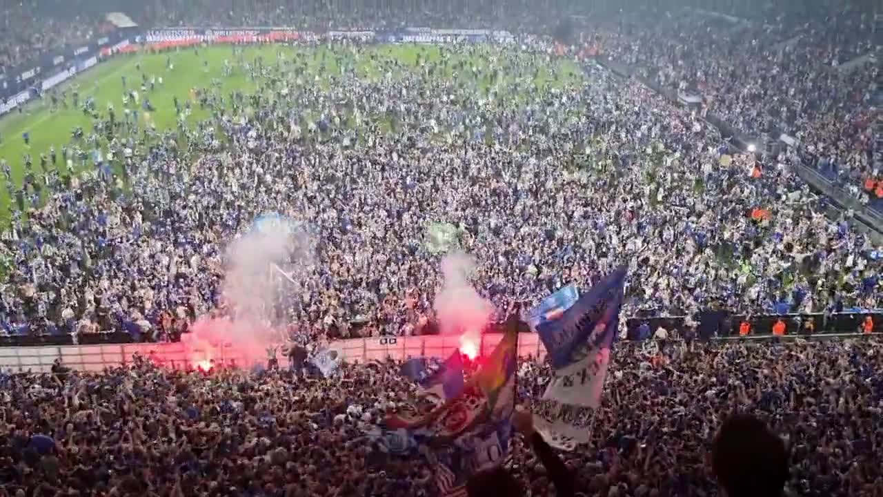 我胡汉三又回来了！沙尔克球迷震撼庆祝重返德甲（胡汉三的克星是谁）