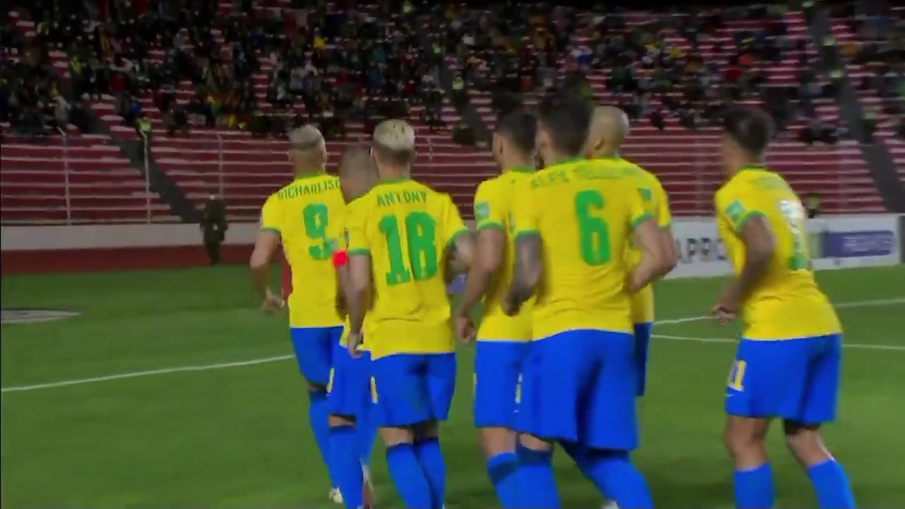 安东尼禁区横传门前 理查利森包抄推射空门得手（安东里尼）