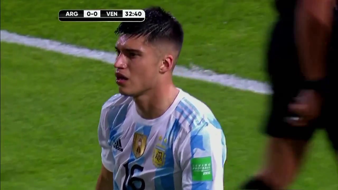 梅西送出神级直塞 科雷亚射门被门将挡出