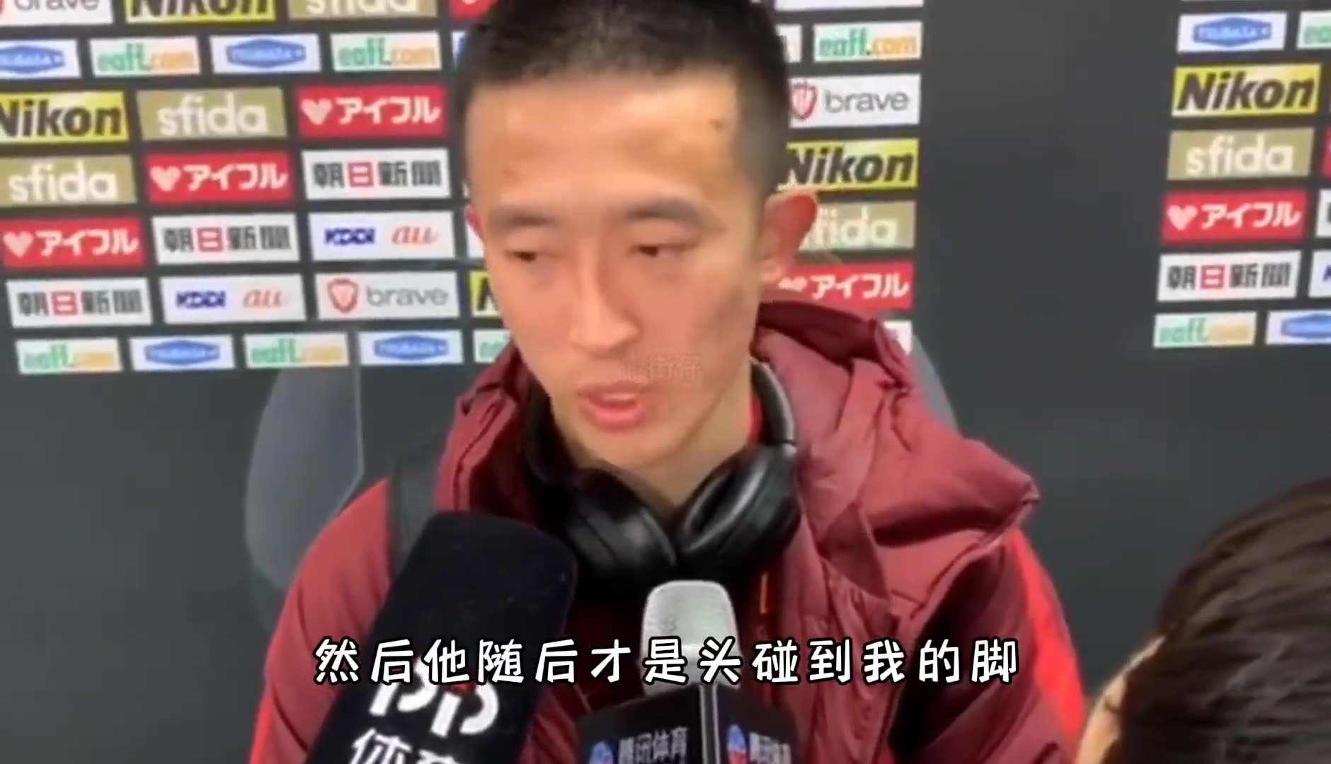 姜至鹏：我先断球了，随后他的头碰到了我的脚！（姜至鹏回应踢头）