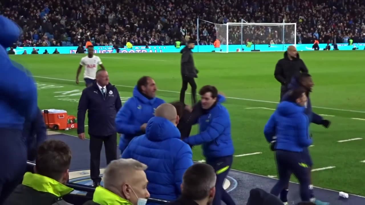 绝杀！现场球迷实拍孔蒂的疯狂庆祝（孔蒂球员照片）