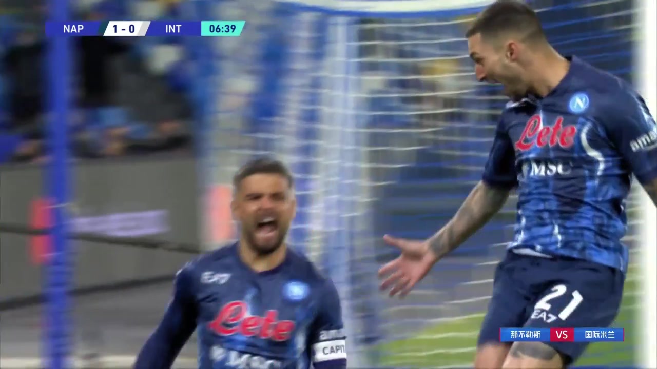 德弗里禁区犯规送点 因西涅主罚点球命中（德里克 西弗斯）