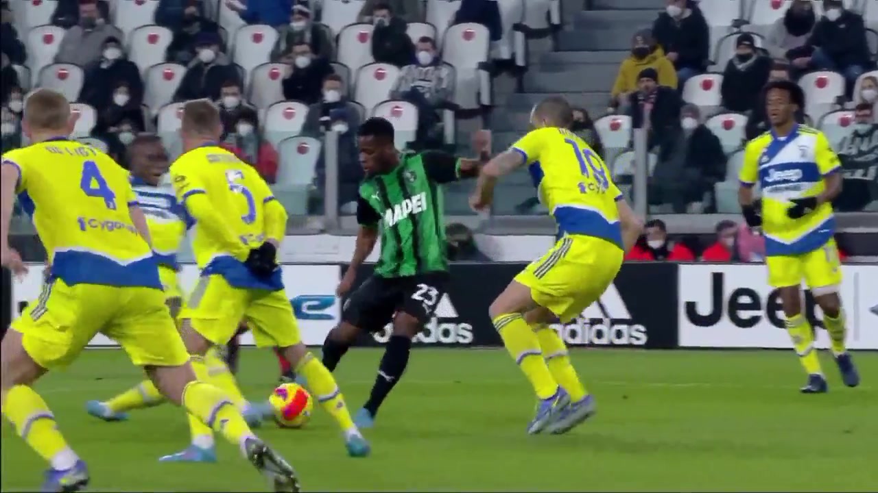 单挑尤文防线！特劳雷杀入禁区射门直入死角（特劳雷是哪个队）