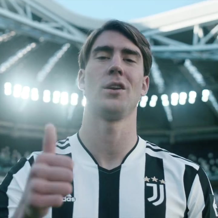 尤文官方视频宣布弗拉霍维奇加盟 将身披斑马军7号战袍（尤文图 vs 弗拉门）