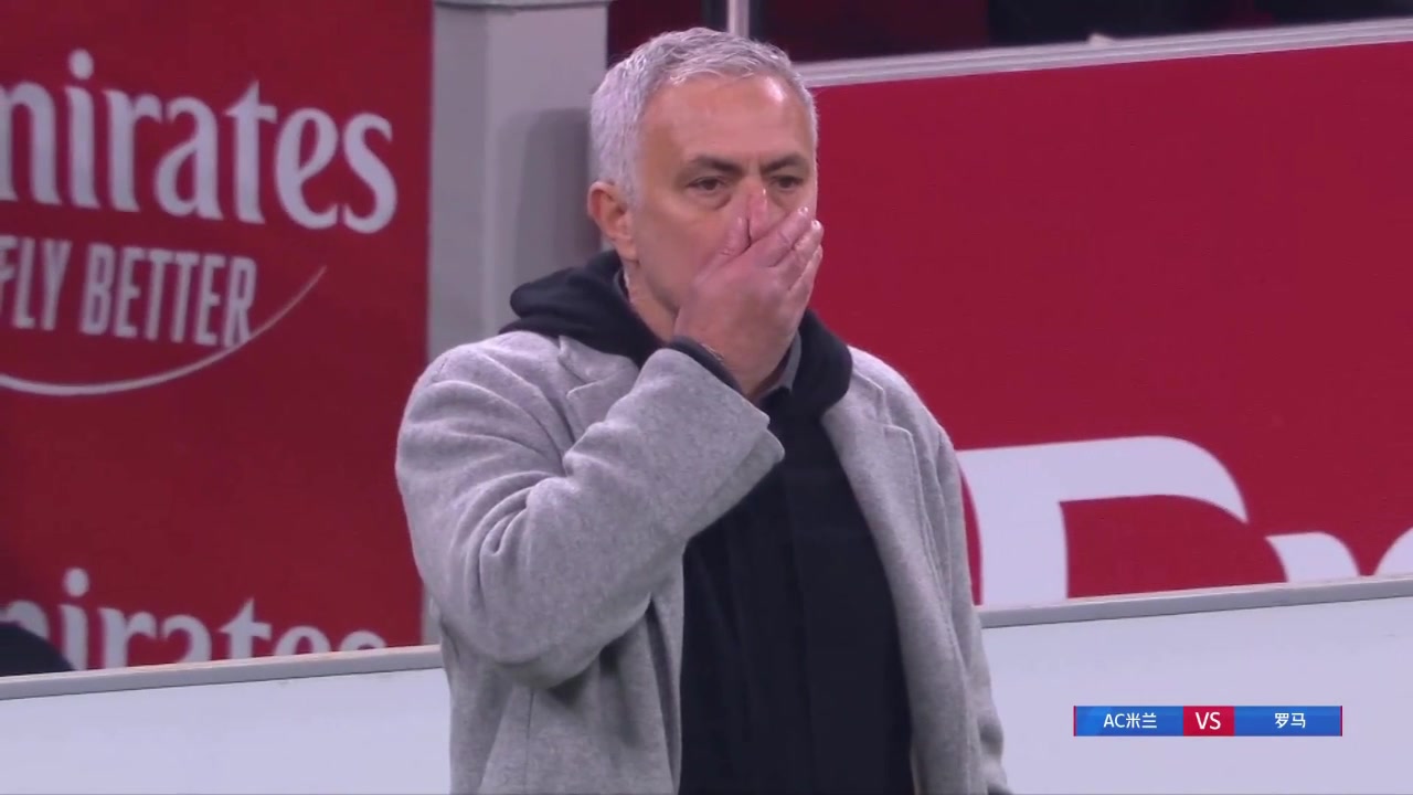 伊布做球送助攻 莱奥奔袭单刀劲射锁定胜局（伊布与莱万）