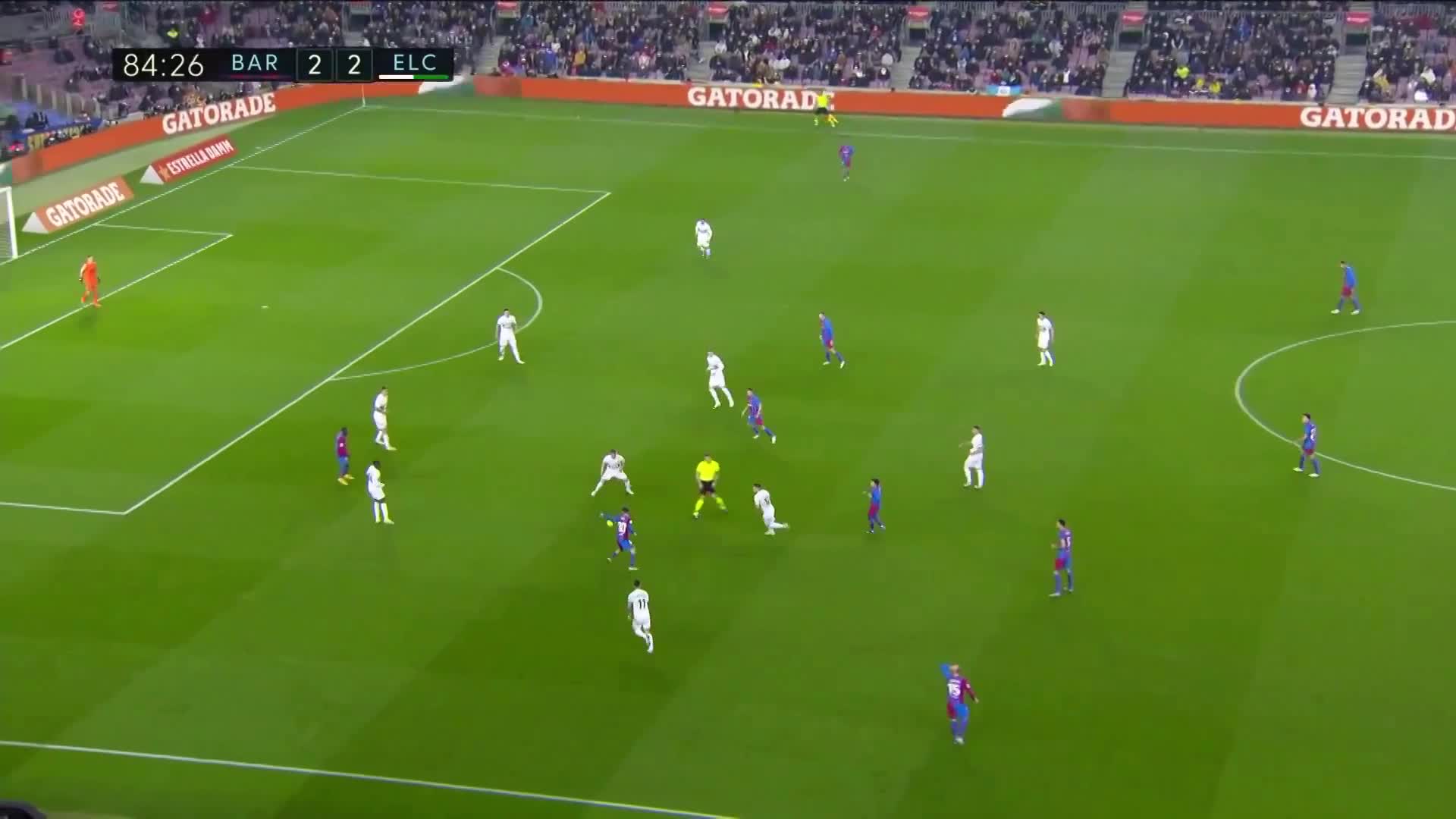 巴萨3-2领先！加维下底回传助攻 冈萨雷斯铲射破门（巴萨的加维）