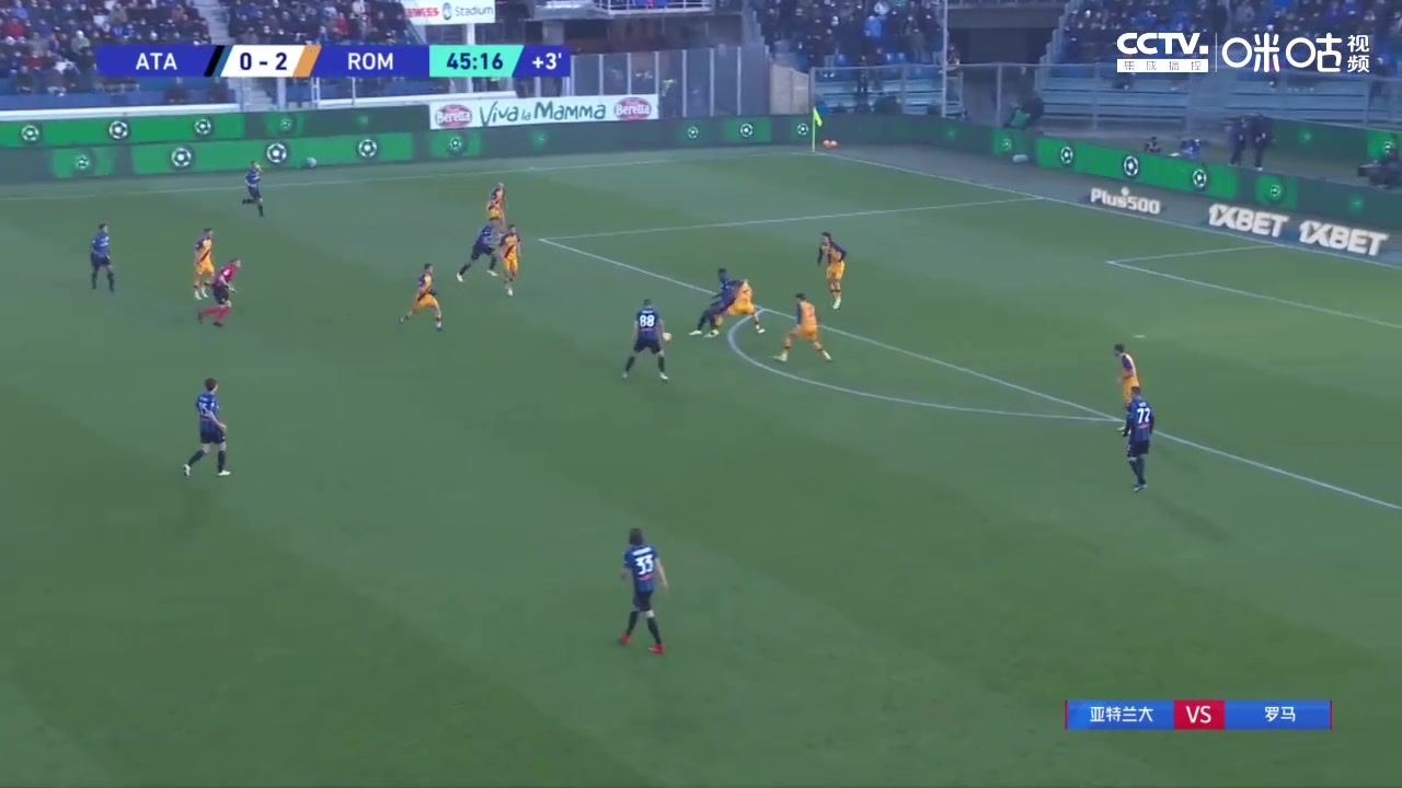 穆里尔射门打中后卫折射入网 穆帅表情凝重（穆里尔集锦）