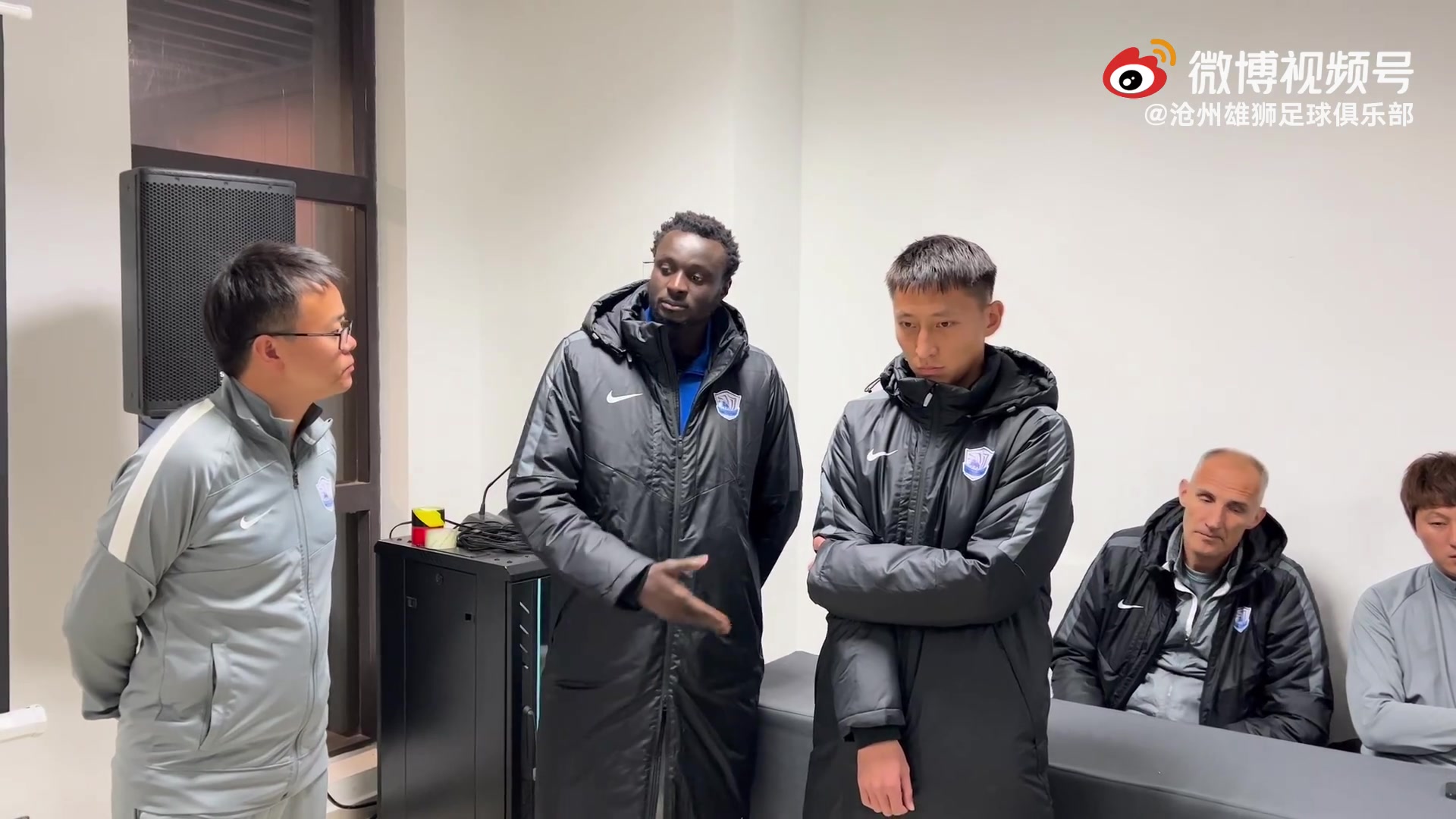 沧州雄狮打架2球员向公众致歉：比赛踢得上头，情绪失控（沧州雄狮vs）