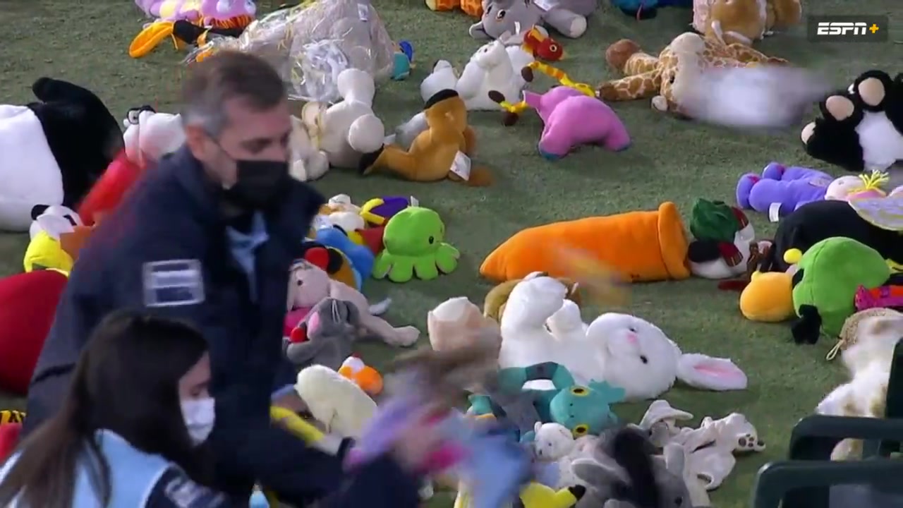 贝蒂斯下起一年一度的圣诞毛绒玩具雨(贝蒂的玩具百度百科)