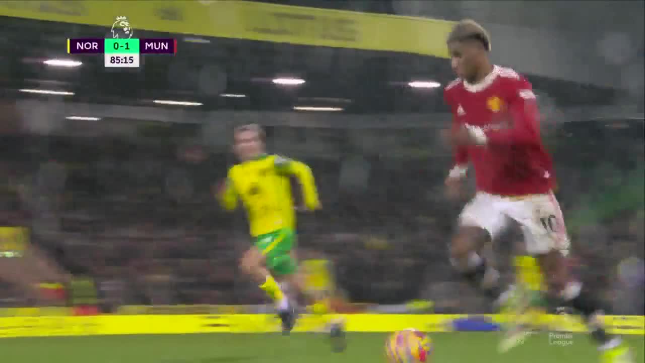 错失良机！C罗门前无人防守竟打飞（c罗踢无人机）